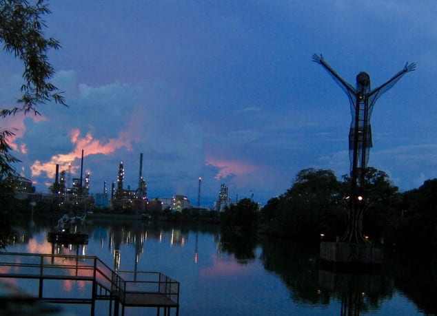 Photo of the oil refinery of Barrancabermeja and the Cristo Petrolero statue in the Miramar marsh next to it